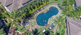 NEW LISTING DISCOUNT! 3BD/3BR Luxe Villa, AC, Pool, Walk to Beach