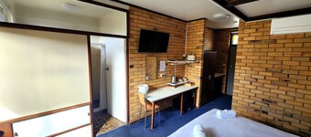 Fish Creek Hotel