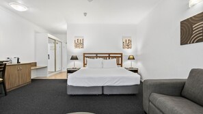 1 bedroom, iron/ironing board, free WiFi, bed sheets - Relax & Unwind: Ramada Palm Bliss Studio with Resort Pool (Port Douglas)