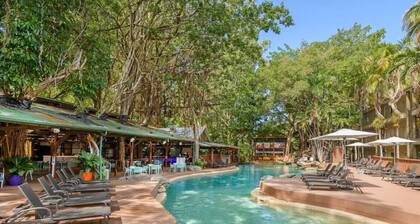 Palm Bliss Studio with Resort Pool and Restaurant