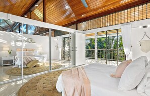 4 bedrooms, iron/ironing board, travel cot, WiFi - Beachfront IRONMAN Retreat with Private Pool and Ocean Views (Clifton Beach)