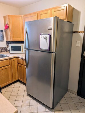 Interior - 2- Bdrm Apt Desert Themed w/AC in Chicago (Chicago)