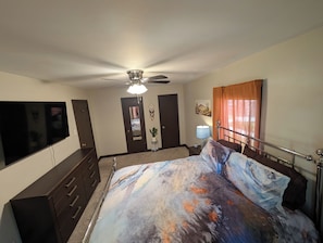 2 habitaciones, tabla de planchar con plancha, wifi y ropa de cama