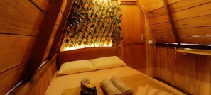 Classic Chalet, Lake View | Living area