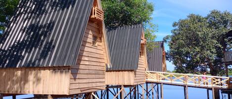 Classic Chalet, Lake View | Desk, bed sheets