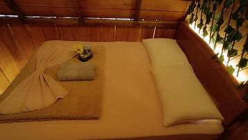 Classic Chalet, 1 Double Bed, Lake View | Desk, bed sheets
