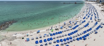 Coconut cabana, freshly renovated unit September 2025 heated pools