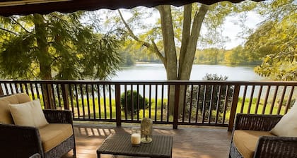 Carolina Cottage- Private lakefront retreat in Mountain Rest, SC