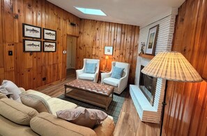 TV, fireplace - Carolina Cottage- Private lakefront retreat in Mountain Rest, SC (Mountain Rest)
