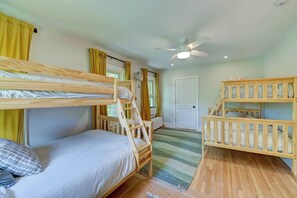 3 bedrooms, iron/ironing board, free WiFi, bed sheets