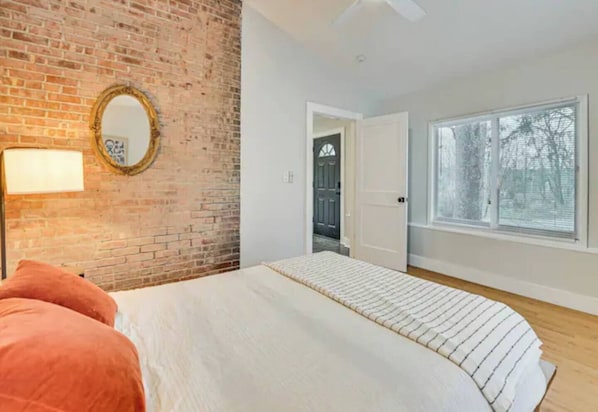 3 bedrooms, desk, iron/ironing board, free WiFi