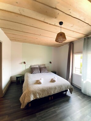 2 chambres, fer et planche à repasser, Wi-Fi, draps fournis