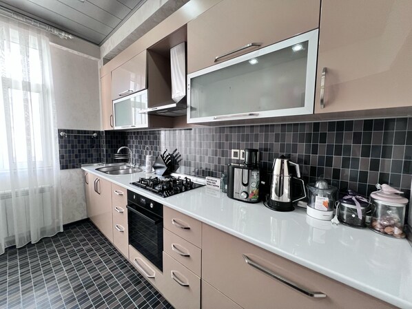 Fridge, microwave, oven, stovetop
