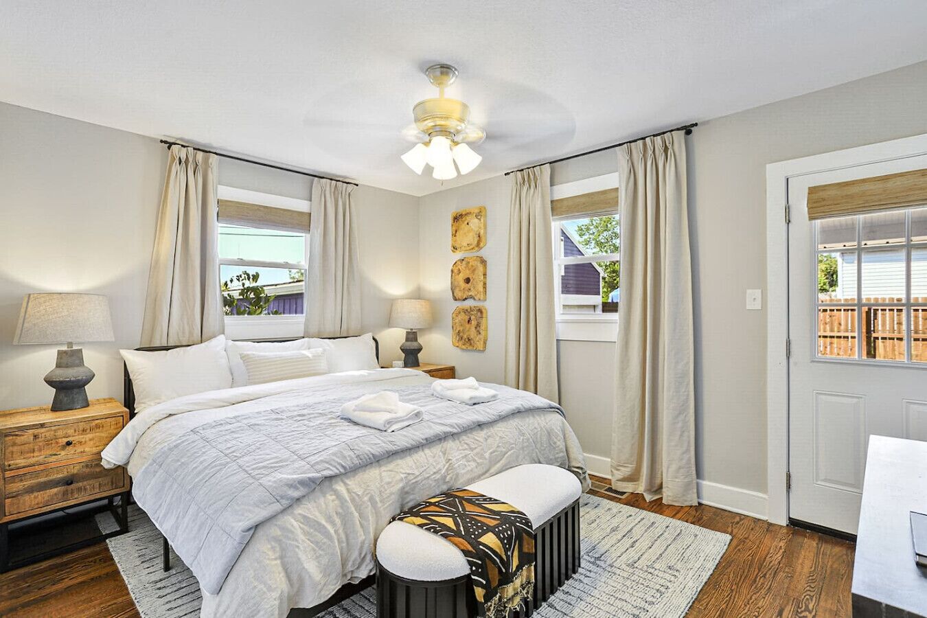 5 habitaciones, tabla de planchar con plancha, wifi y ropa de cama 