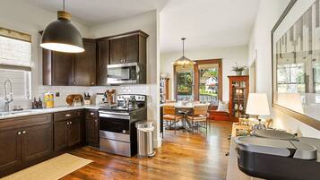 Refrigerador, microondas, horno y lavavajillas