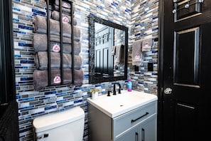 Hair dryer - Lulu`s Loft ~ Walk to Food & Drinks | 5 min to DT (Knoxville)