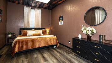 2 bedrooms, desk, iron/ironing board, WiFi