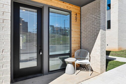 Chic Knoxville Townhouse w/ Rooftop Views