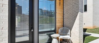 Chic Knoxville Townhouse w/ Rooftop Views