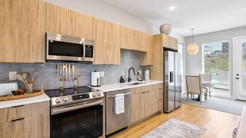 Kühlschrank, Mikrowelle, Ofen, Geschirrspüler