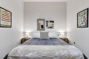 3 habitaciones, tabla de planchar con plancha, wifi y ropa de cama 