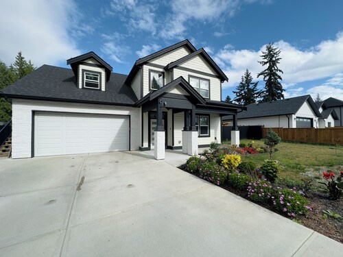 Cozy one bedroom suit on Gibsons with private entrance