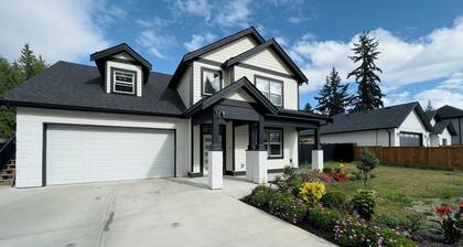 Cozy one bedroom suit on Gibsons with private entrance