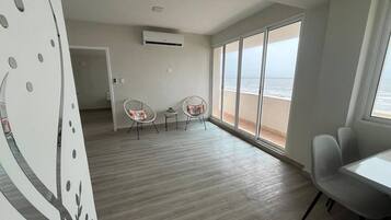 Apartment, 4 Bedrooms | Interior