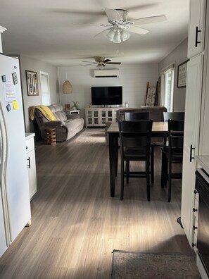 TV - Escape to a relaxing lakeside cabin on Mina Lake. (Mina)