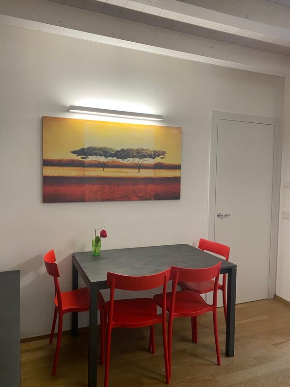 House, 2 Bedrooms, Garden View | Dining room