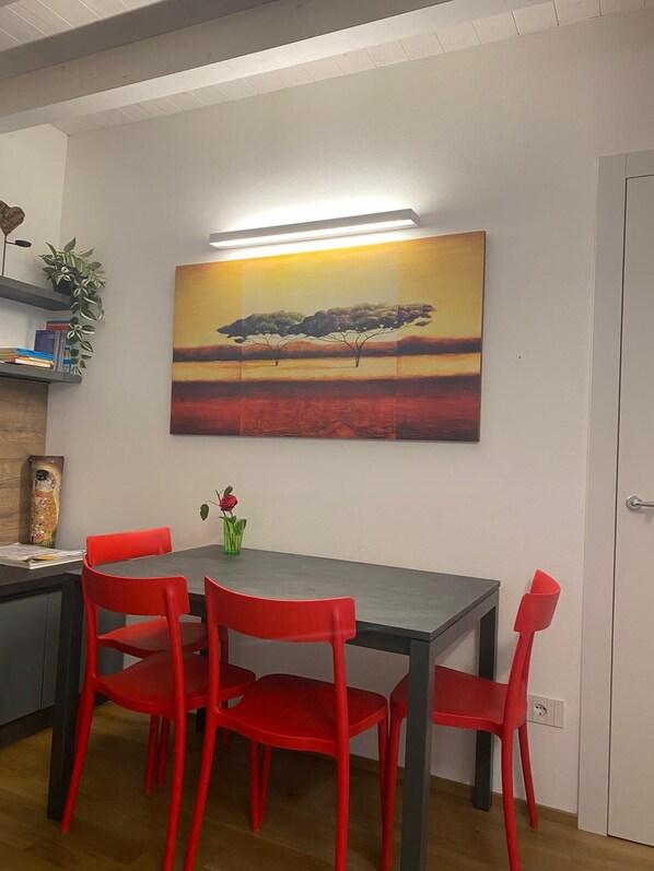 House, 2 Bedrooms, Garden View | Dining room