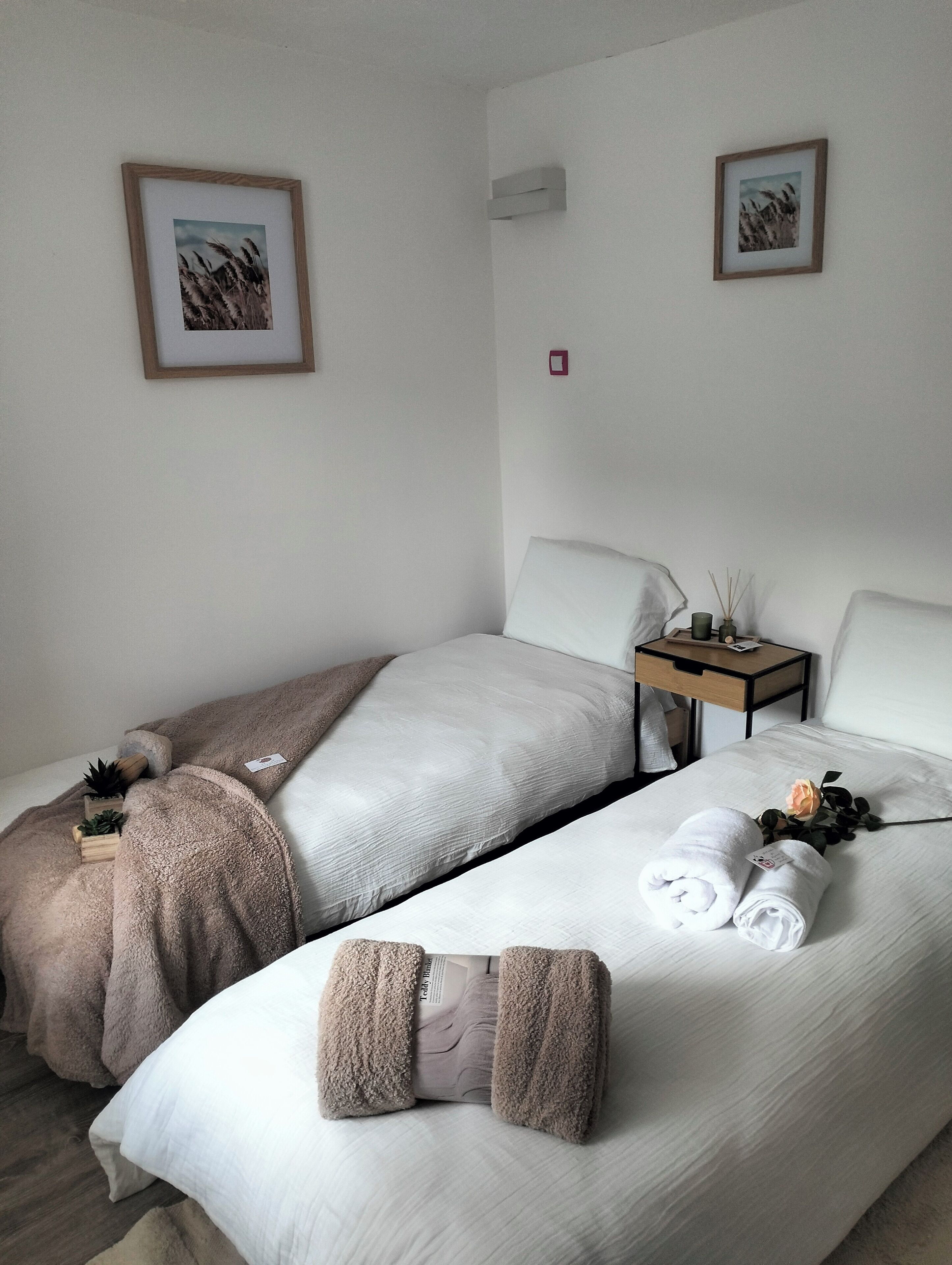 2 habitaciones, tabla de planchar con plancha, internet y ropa de cama 