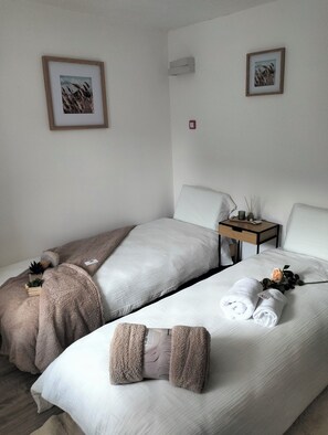 2 chambres, fer et planche Ă repasser, accĂšs Ă Internet, literie fournie