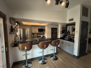 Micro-ondas, fogão, cooktop, lava-louças