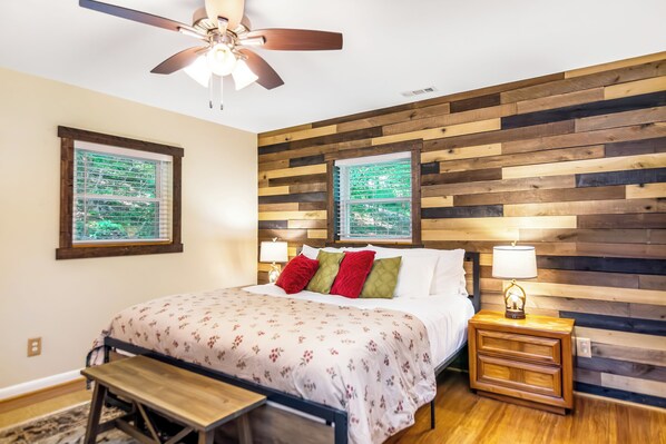 4 bedrooms, iron/ironing board, free WiFi, bed sheets