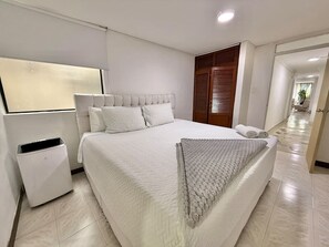 3 bedrooms, desk, iron/ironing board, WiFi