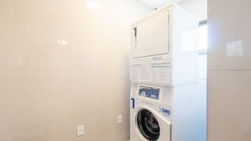 เบสิกอพาร์ทเมนท์ | ภายใน