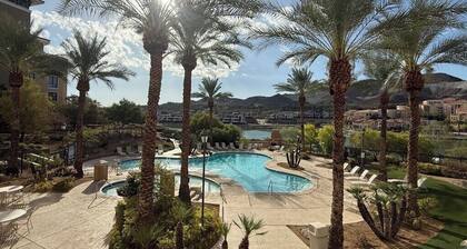 Cozy 1-bedroom condo in tranquil Henderson with fitness room, AC