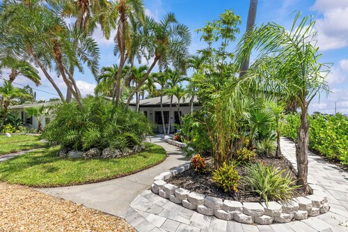 Pineapple point newly renovated unit September 2025 heated pools