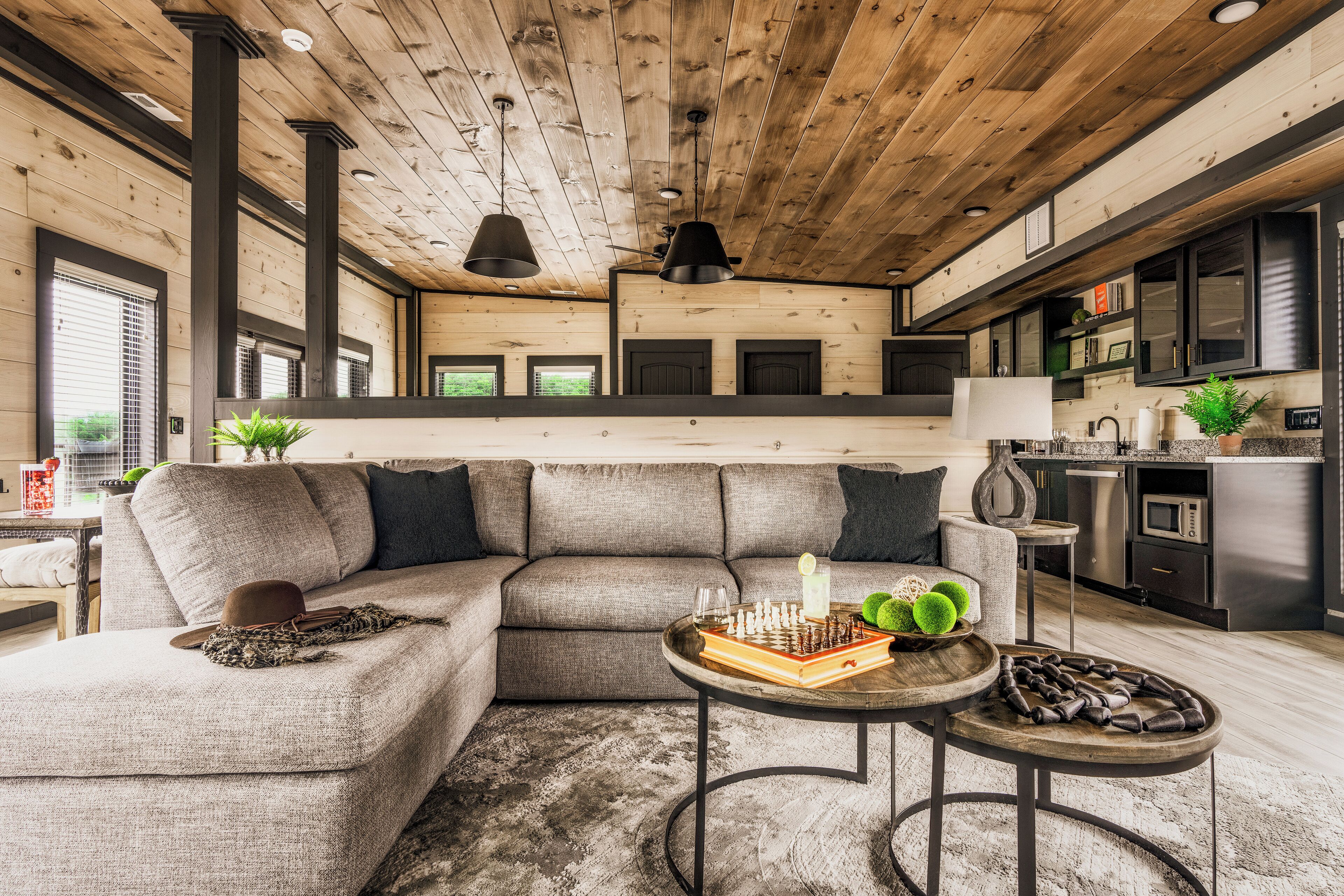 Televisión y chimenea 