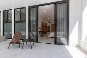 4 bedrooms, in-room safe, desk, free WiFi