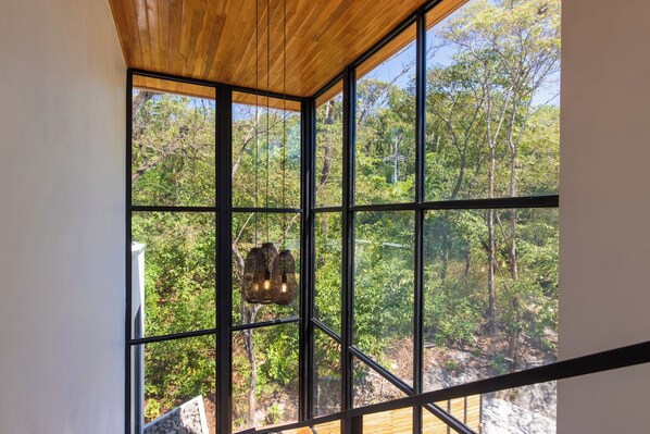 المنشأة من الداخل