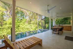 تناول الطعام بالخارج