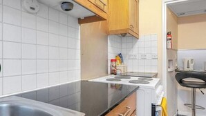 Apartment, 1 Bedroom, City View | Interior