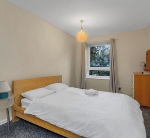 2 bedrooms - Charming Edinburgh Apartment With City Views (Edinburgh)