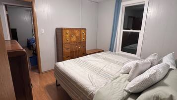 3 bedrooms, free WiFi, bed sheets, wheelchair access