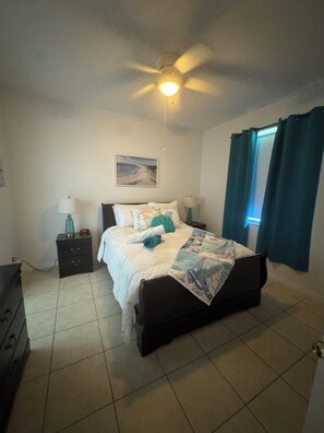 3 bedrooms, iron/ironing board, WiFi, bed sheets