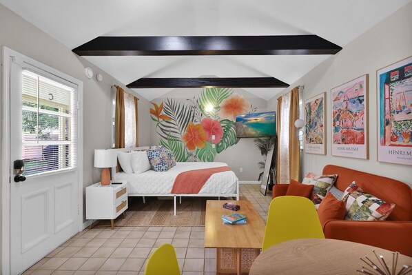 1 bedroom, internet, bed sheets