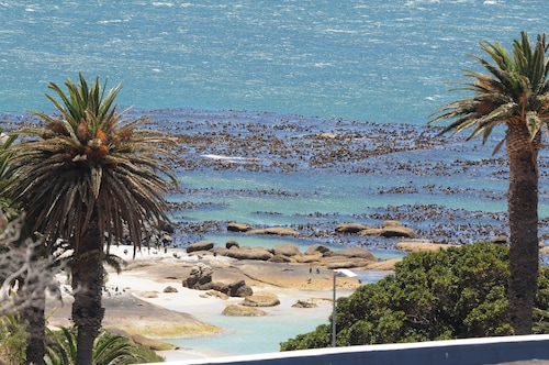 Scenic Seaforth Condo, Walk to Simon’s Town & Boulders Beach