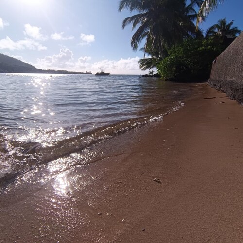 Faratea Bayhouse - Seaside, large garden, unique panoramic view.